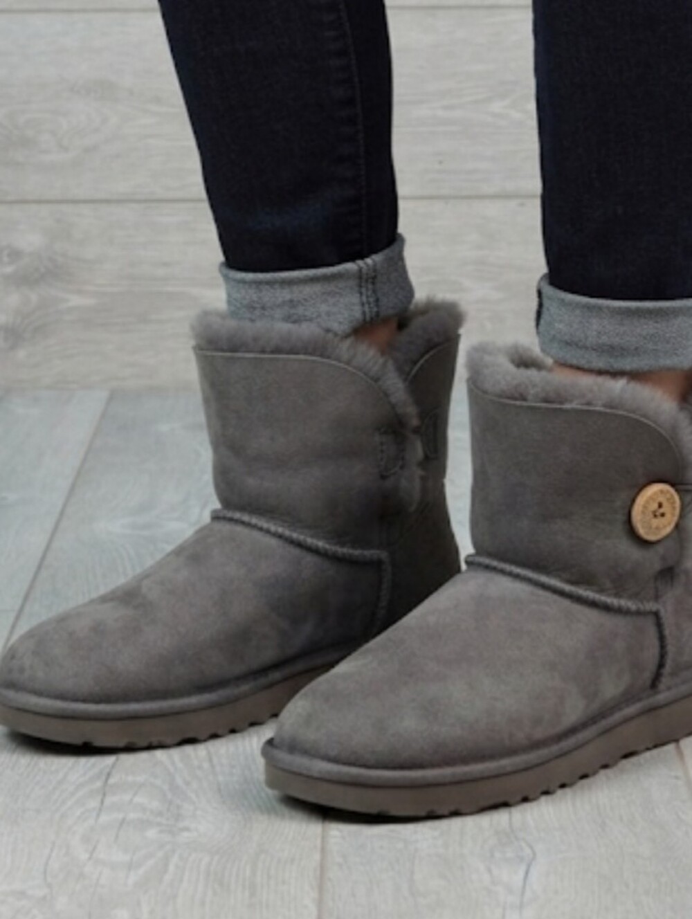 Ugg Australia Women 5803 Leather Sheepskin Bailey button II boots shoes sz 6